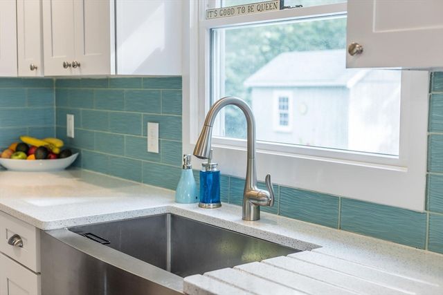 3 Bittersweet Ln, Harwich, MA 02645