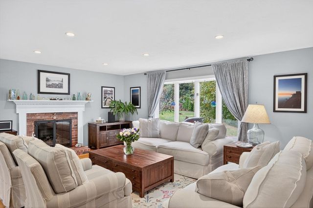 3 Bittersweet Ln, Harwich, MA 02645