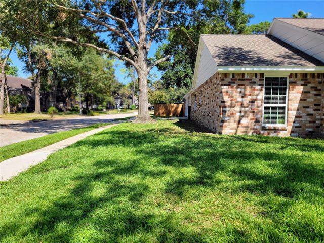 11926 Stillwater Drive, Houston, TX 77070