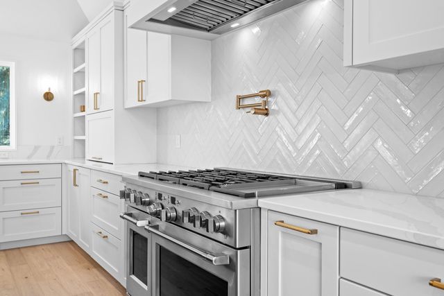 910 E Donegal Ave, Spokane, WA 99223