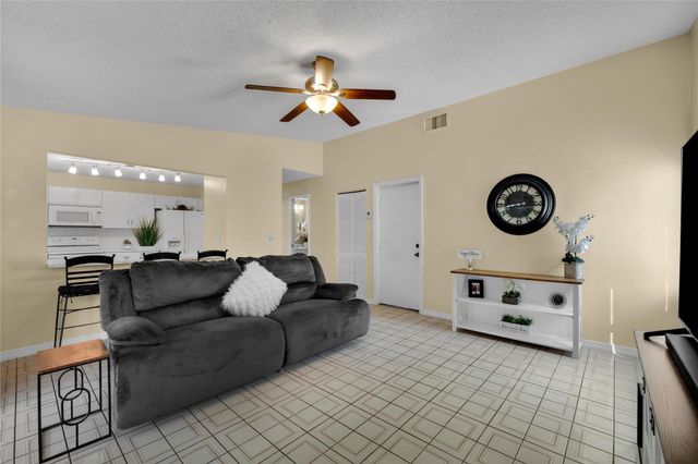 5227 NW 96th Avenue, Sunrise, FL 33351