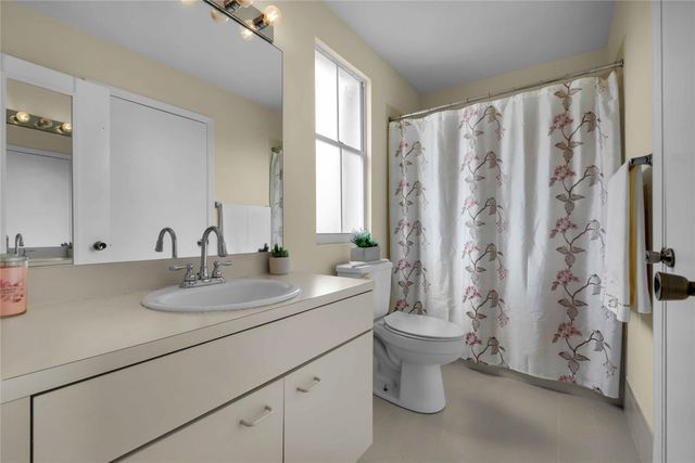 5227 NW 96th Avenue, Sunrise, FL 33351