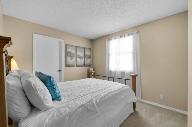 5227 NW 96th Avenue, Sunrise, FL 33351