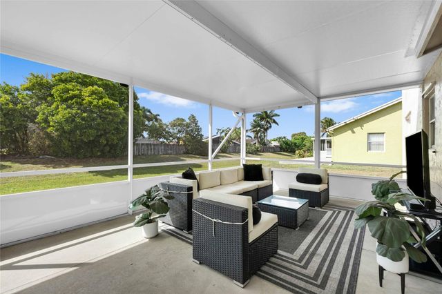 5227 NW 96th Avenue, Sunrise, FL 33351