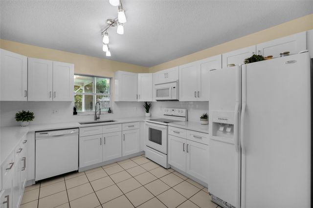 5227 NW 96th Avenue, Sunrise, FL 33351