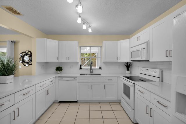 5227 NW 96th Avenue, Sunrise, FL 33351