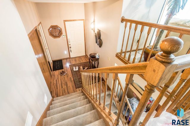 2805 S Whetstone Cir Circle, Sioux Falls, SD 57103