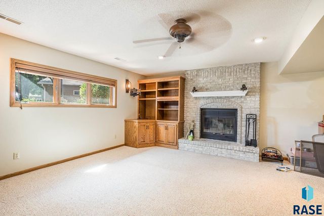 2805 S Whetstone Cir Circle, Sioux Falls, SD 57103