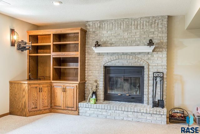 2805 S Whetstone Cir Circle, Sioux Falls, SD 57103