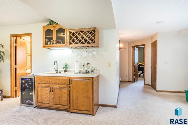 2805 S Whetstone Cir Circle, Sioux Falls, SD 57103