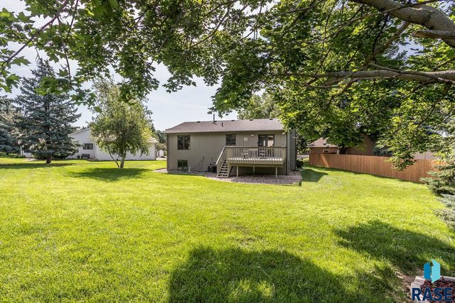 2805 S Whetstone Cir Circle, Sioux Falls, SD 57103