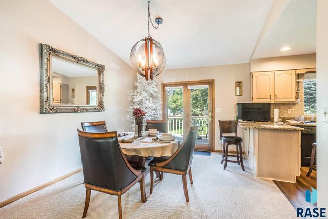 2805 S Whetstone Cir Circle, Sioux Falls, SD 57103
