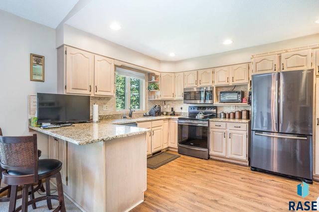 2805 S Whetstone Cir Circle, Sioux Falls, SD 57103