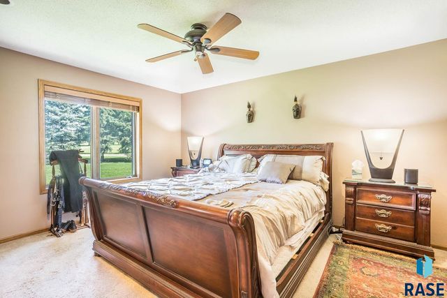 2805 S Whetstone Cir Circle, Sioux Falls, SD 57103