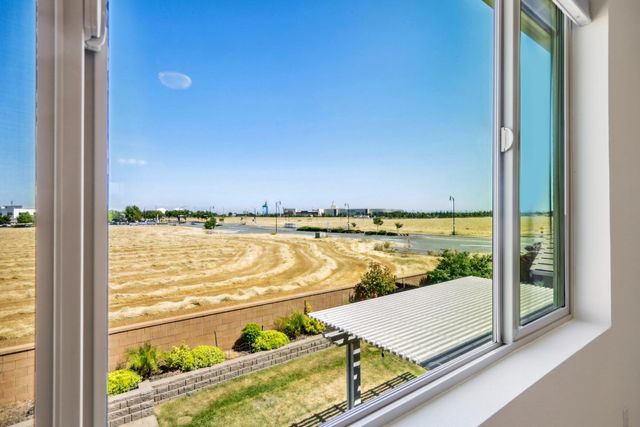10409 Charles Morris Way, Elk Grove, CA 95757