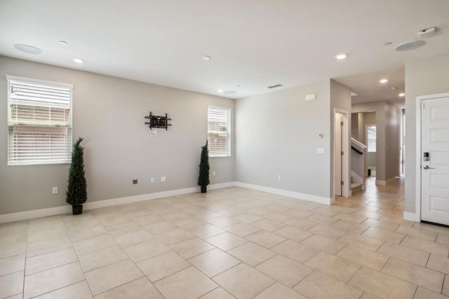 10409 Charles Morris Way, Elk Grove, CA 95757