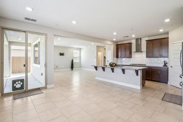 10409 Charles Morris Way, Elk Grove, CA 95757