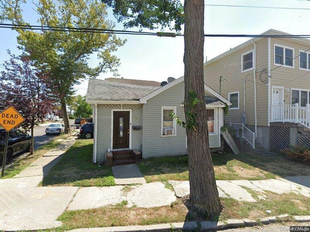 301 Seagirt Avenue, Far Rockaway, NY 11691 — exterior