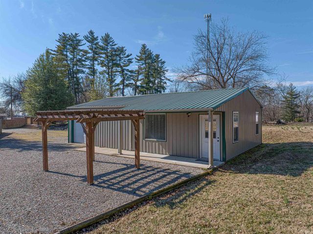 2233 Folsomville Road, Boonville, IN 47601