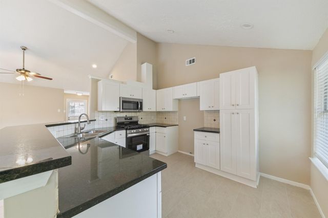 1911 Highcrest Drive, Missouri City, TX 77489