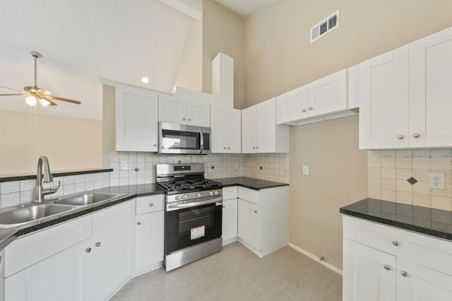 1911 Highcrest Drive, Missouri City, TX 77489