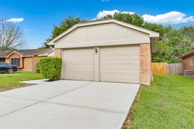 1911 Highcrest Drive, Missouri City, TX 77489