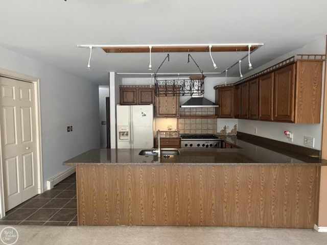 4063 N River Road, Fort Gratiot, MI 48059