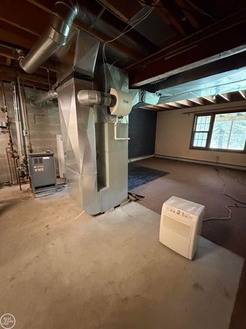 4063 N River Road, Fort Gratiot, MI 48059
