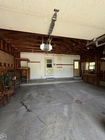 4063 N River Road, Fort Gratiot, MI 48059