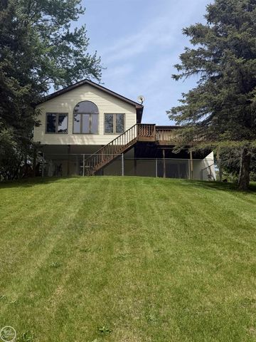 4063 N River Road, Fort Gratiot, MI 48059
