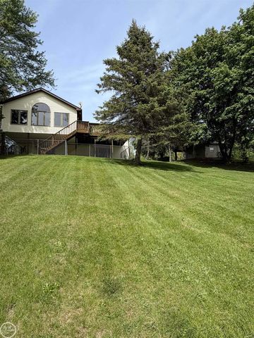 4063 N River Road, Fort Gratiot, MI 48059