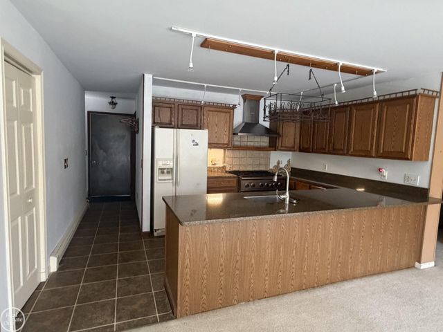 4063 N River Road, Fort Gratiot, MI 48059