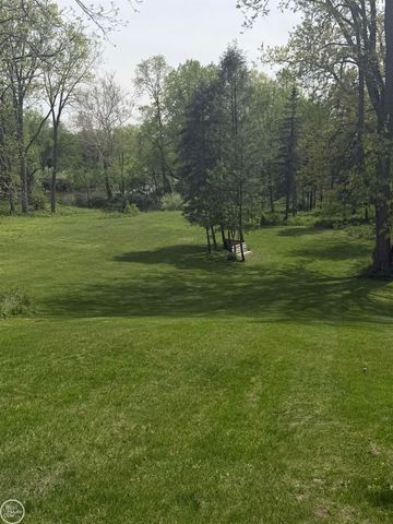 4063 N River Road, Fort Gratiot, MI 48059