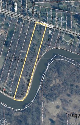 4063 N River Road, Fort Gratiot, MI 48059