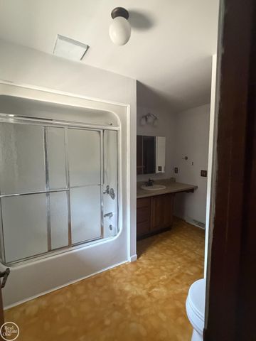4063 N River Road, Fort Gratiot, MI 48059