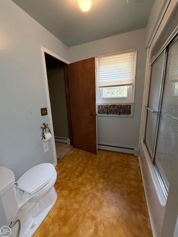 4063 N River Road, Fort Gratiot, MI 48059
