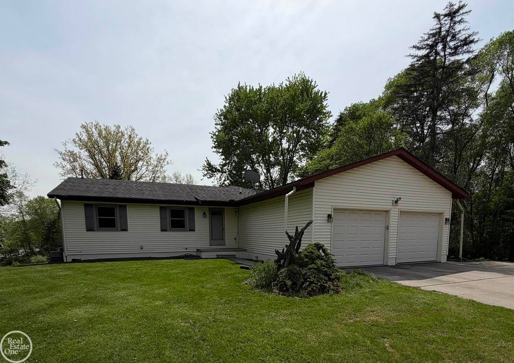 4063 N River Road, Fort Gratiot, MI 48059