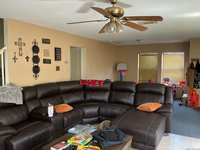 9939 Kelton Dr, San Antonio, TX 78250