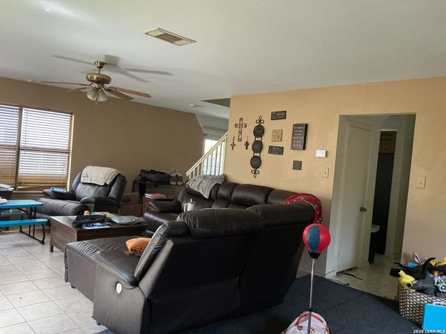 9939 Kelton Dr, San Antonio, TX 78250