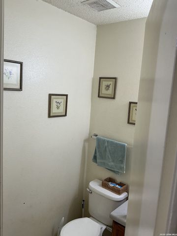 9939 Kelton Dr, San Antonio, TX 78250