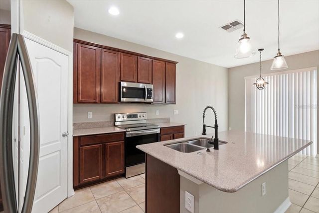 215 LAKESHORE DRIVE, Davenport, FL 33837