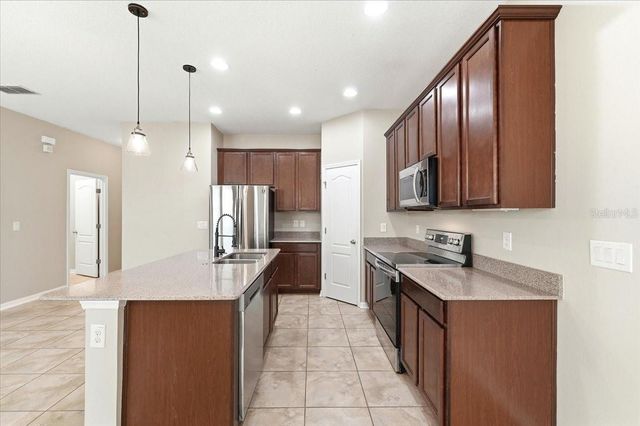 215 LAKESHORE DRIVE, Davenport, FL 33837