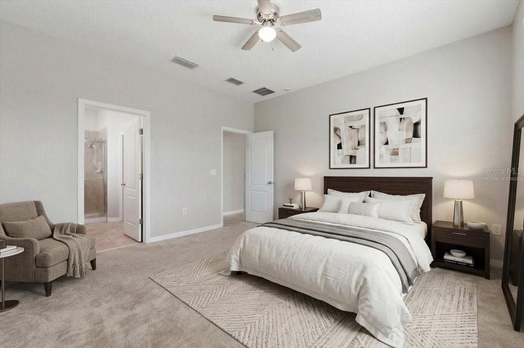 Image 11 of property listing at 215 LAKESHORE DRIVE, Davenport, FL 33837