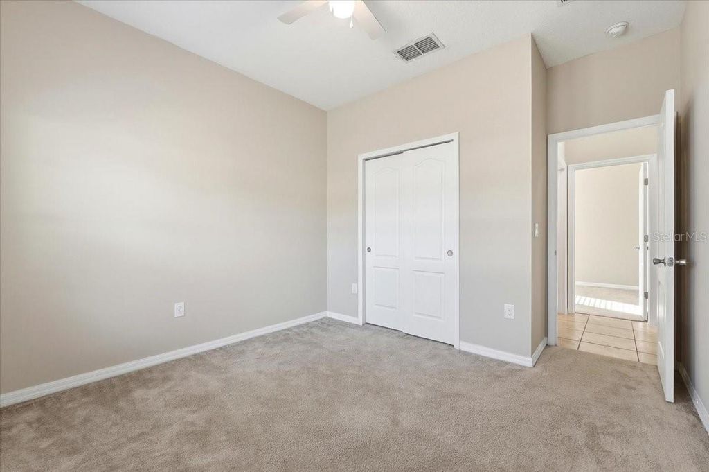 Image 16 of property listing at 215 LAKESHORE DRIVE, Davenport, FL 33837