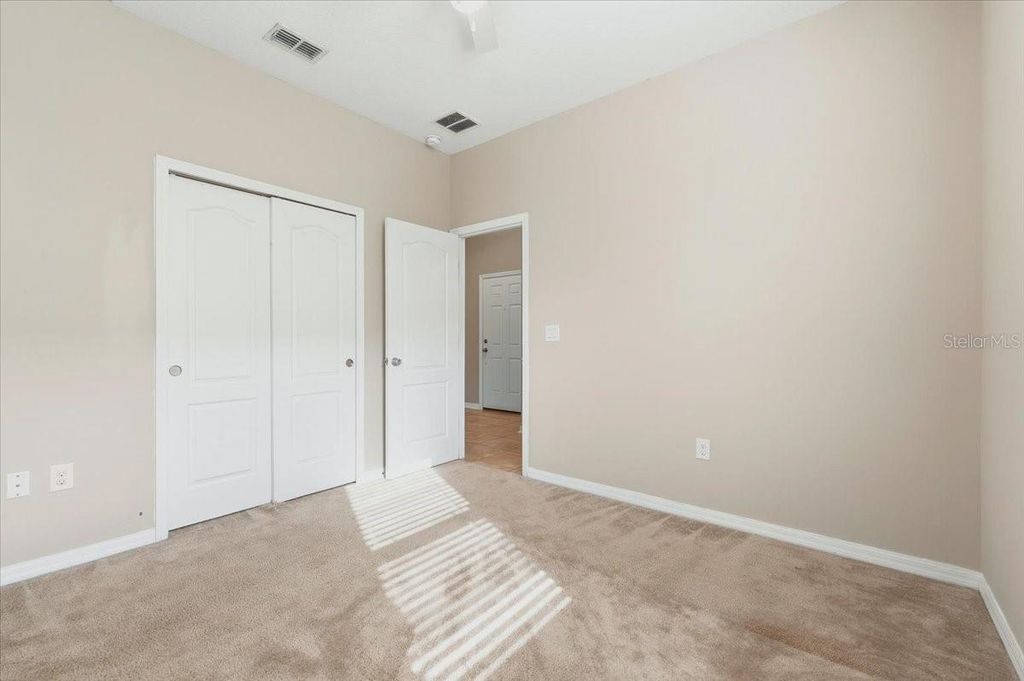 Image 18 of property listing at 215 LAKESHORE DRIVE, Davenport, FL 33837