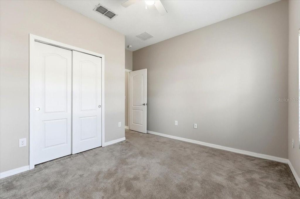 Image 23 of property listing at 215 LAKESHORE DRIVE, Davenport, FL 33837