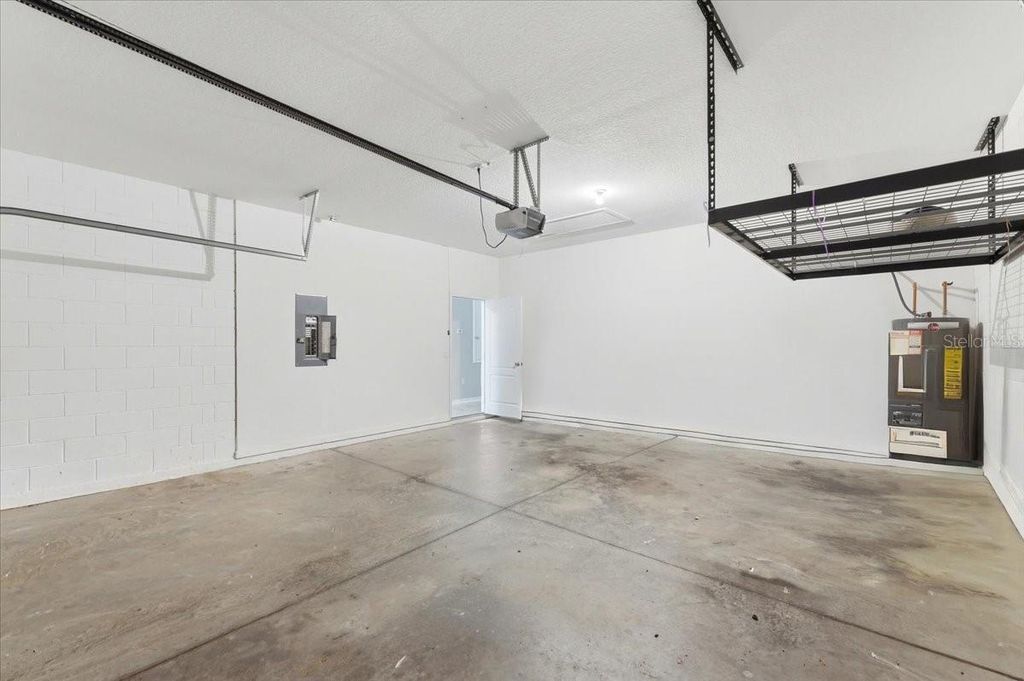 Image 26 of property listing at 215 LAKESHORE DRIVE, Davenport, FL 33837