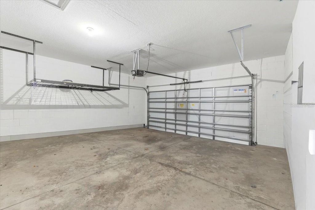 Image 27 of property listing at 215 LAKESHORE DRIVE, Davenport, FL 33837