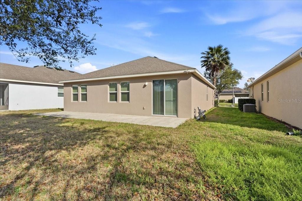 Image 29 of property listing at 215 LAKESHORE DRIVE, Davenport, FL 33837