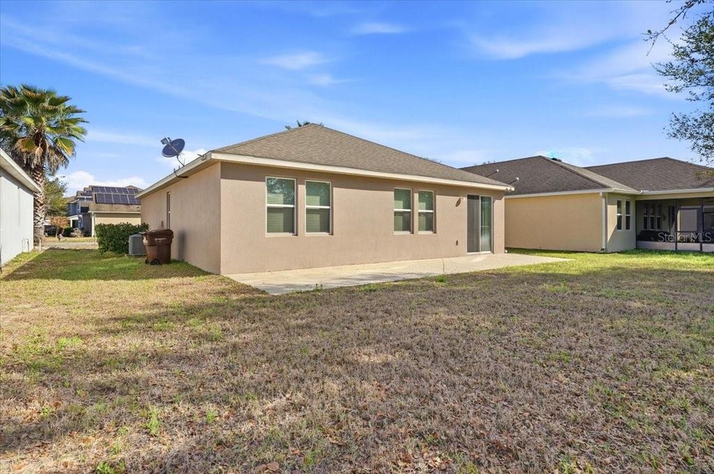 Image 30 of property listing at 215 LAKESHORE DRIVE, Davenport, FL 33837